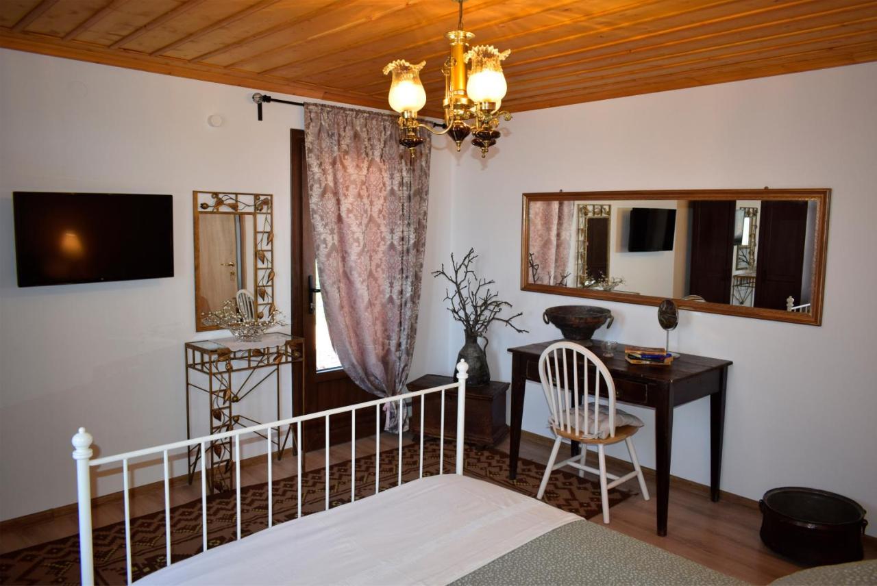 Villa Renovated Old Manor House With Yard Arnaía Exterior foto