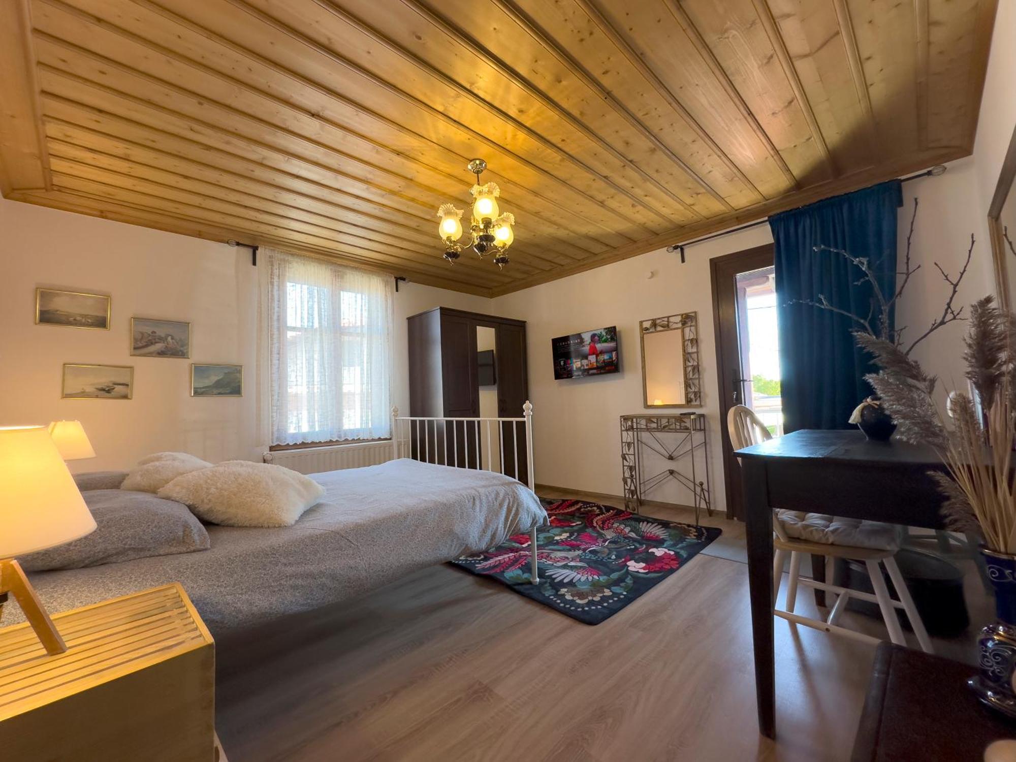 Villa Renovated Old Manor House With Yard Arnaía Exterior foto